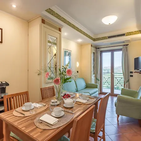 Tranquil Retreat Near For 4 Apartmán