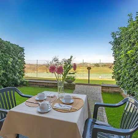 Tranquil Retreat Near For 4 Apartmán Řím
